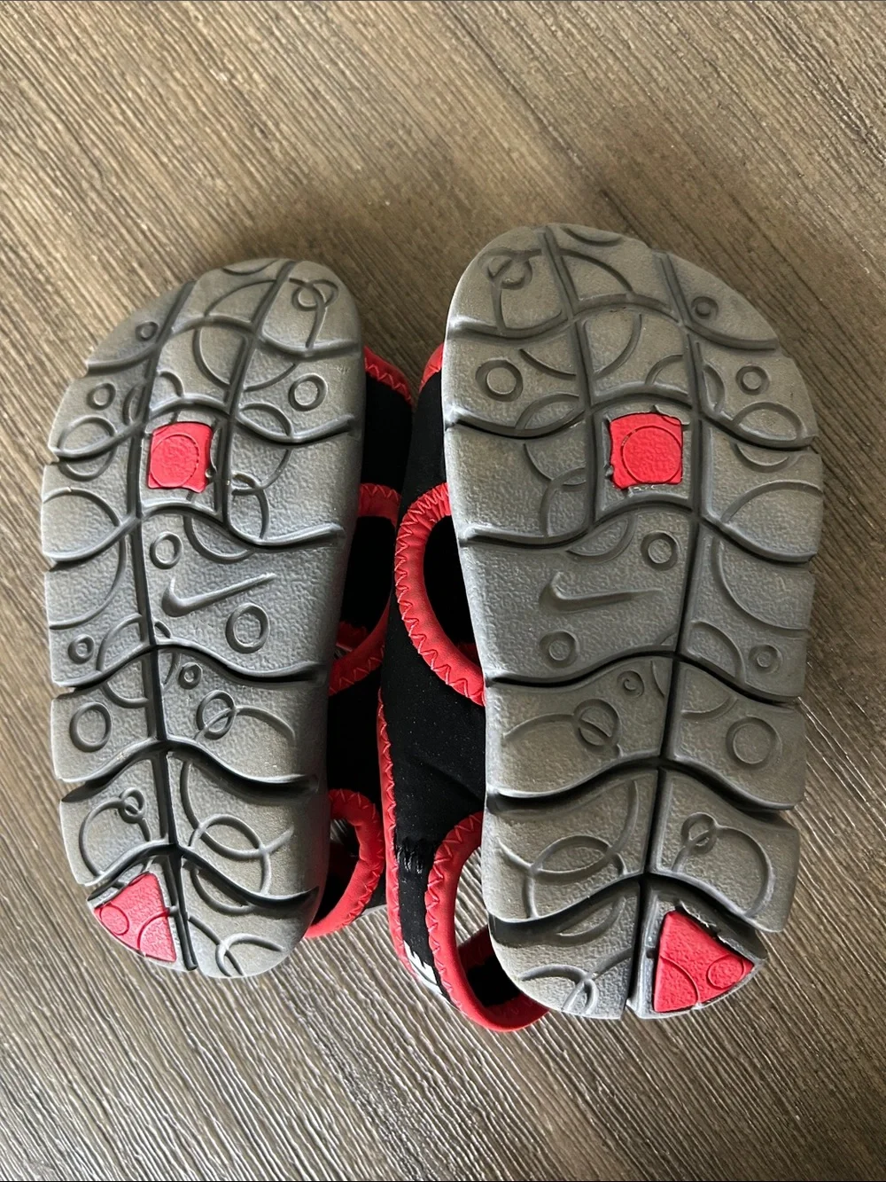 Nike Kids Black and Red Logo Hook-and-Loop Sandals, Sz. 5.